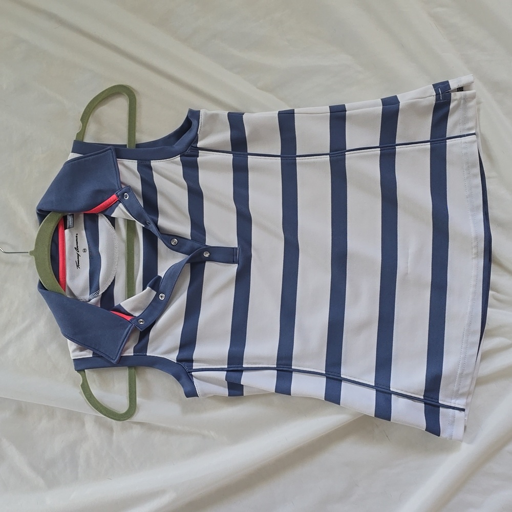 Womens sleeveless golf shirt